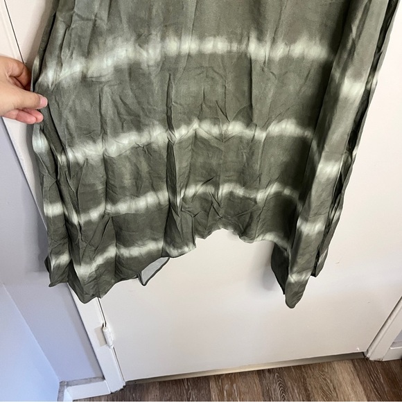 LOGO Lori Goldstein Green Tie-Dye Spaghetti Strap Sharkbite Hem Midi Dress - Picture 3 of 7